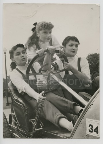 Tre donne volante una - volante, di